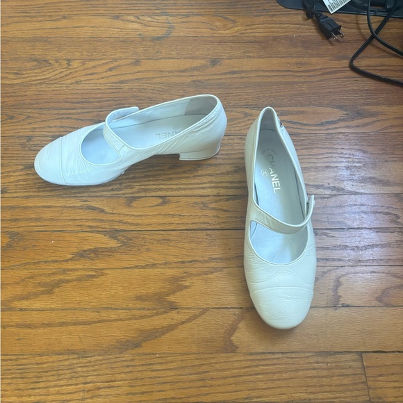 Chanel White Mary Janes 40 - Picture 3 of 8